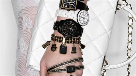 chanel nera e oro|Chanel Couture O’Clock Capsule Collection, savoir.